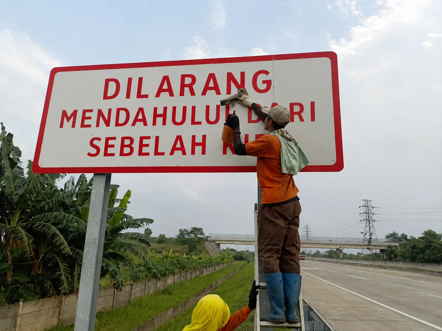 Pembersihan rambu & marka jalan - Slide 2