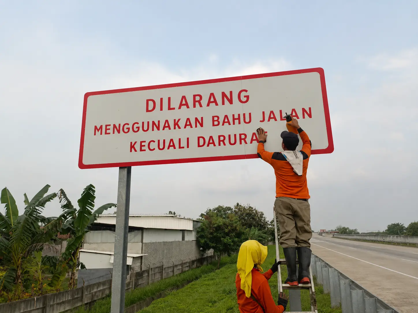 Pembersihan rambu & marka jalan - Slide 3