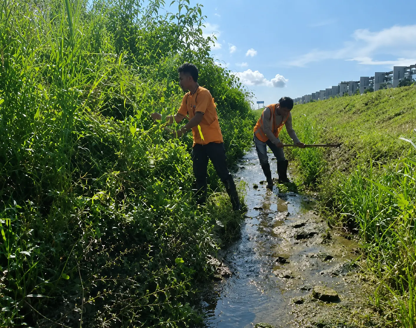 Perawatan drainase & gorong-gorong - Slide 1