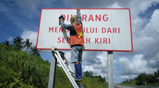 Pembersihan rambu & marka jalan - Slide 1